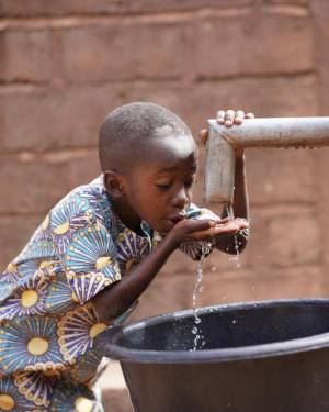 AdobeStock_Cameroon_poverty.jpeg