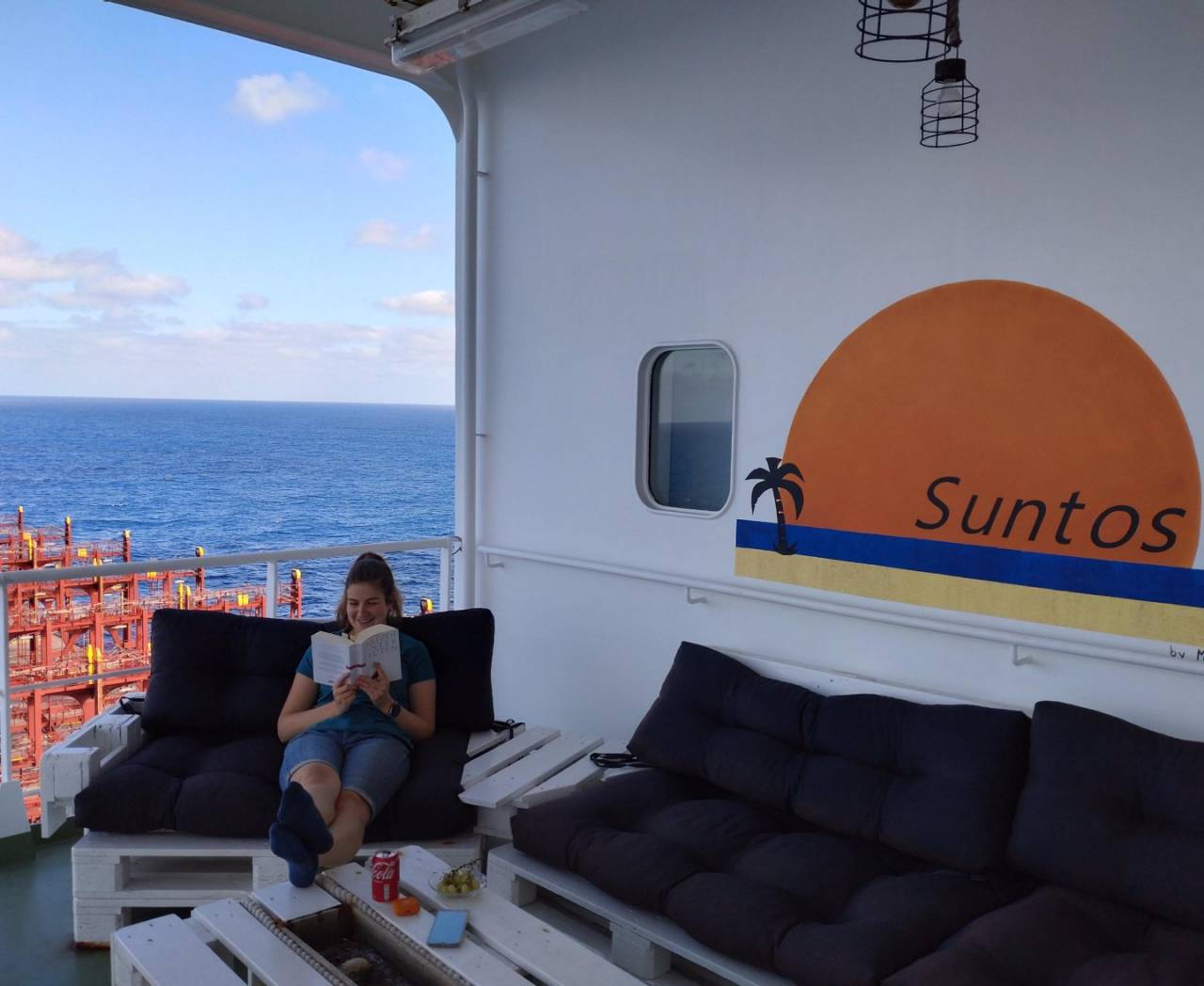 ReadingAtSuntosLounge(Santos Sun)