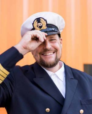 LOOKOUT_2025-04_Seafarer-story_Captain-Tobias-Kammann_1-1.jpg