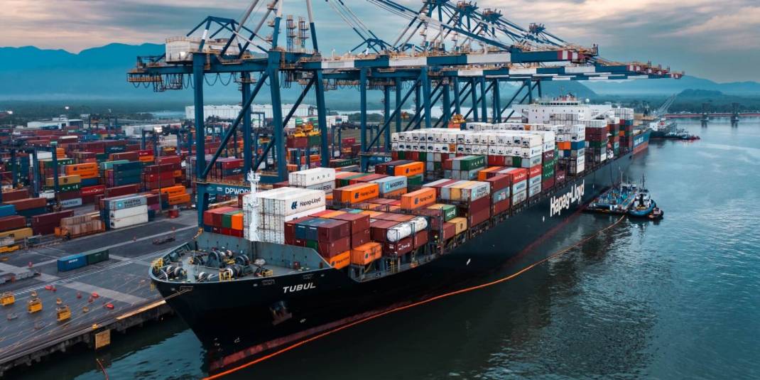10164-FOTO-HAPAG-LLOYD-DP-WORLD.jpg