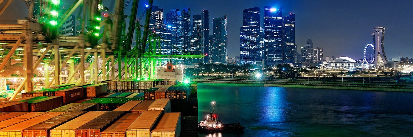 HLAG Stage Port Shanghai Vessel