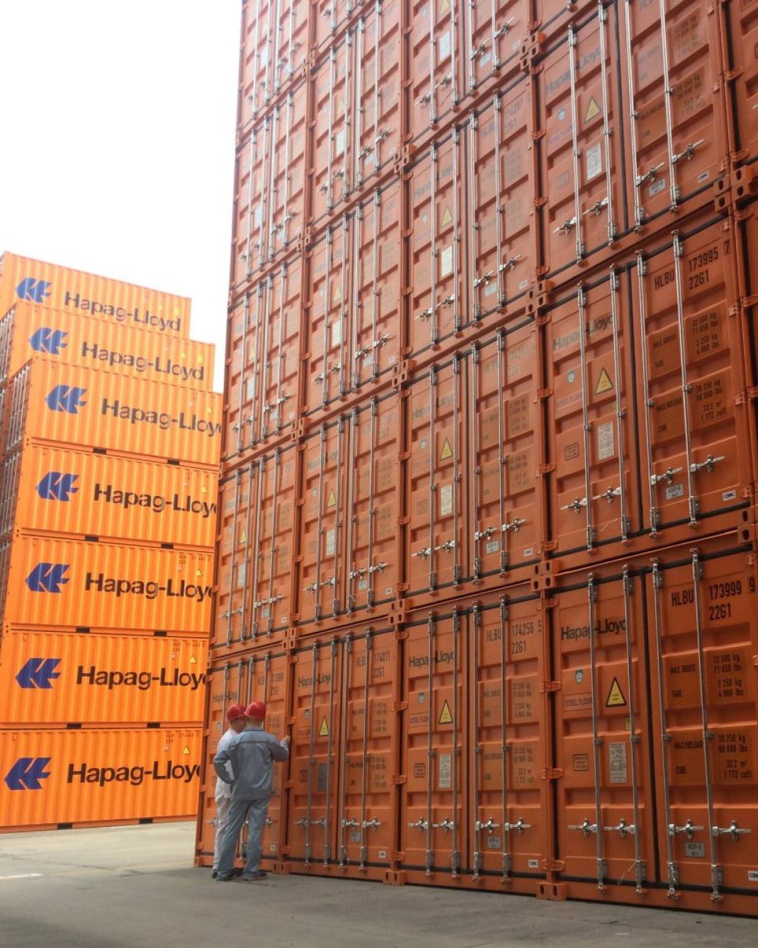 HLAG_Dry_20_Container_01.jpg