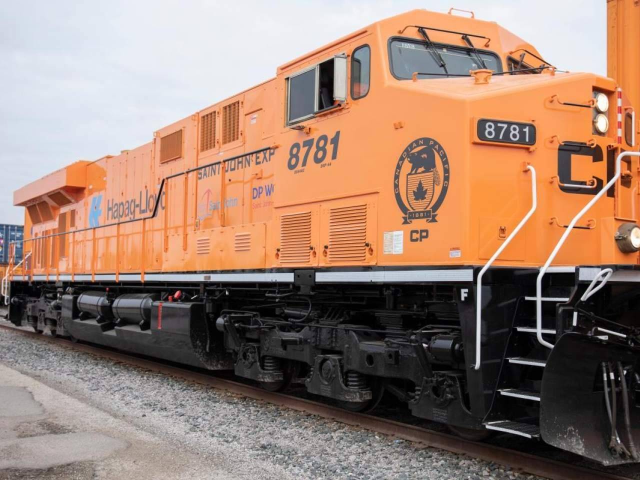 Kachel Lookout Hapag Lloyd train