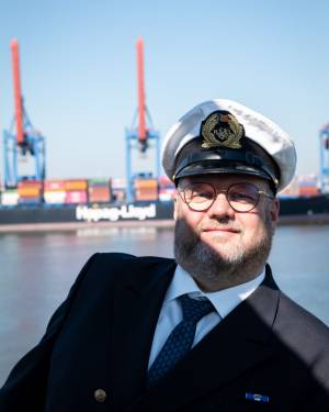 Kapitaen_Behmerburg_Hapag_Lloyd-1280696.jpg