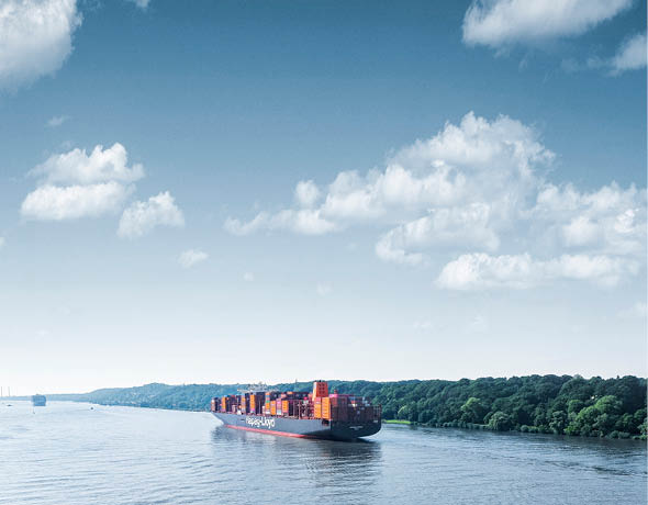 Die Brussels Express legt vom Containerterminal Burchardkai in Hamburg ab 
