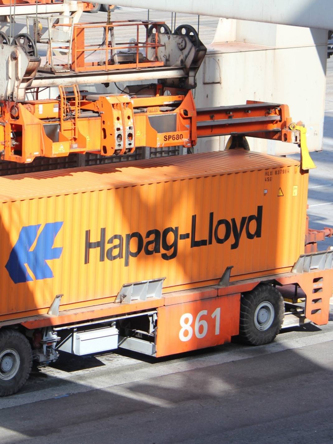 CustomerNEWS_SURCHARGES-02_orange_03.jpeg
